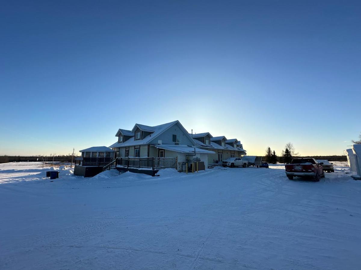 North Adventure Inn Cochrane Buitenkant foto