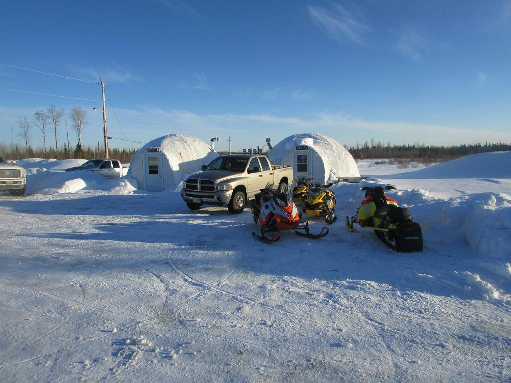 North Adventure Inn Cochrane Buitenkant foto