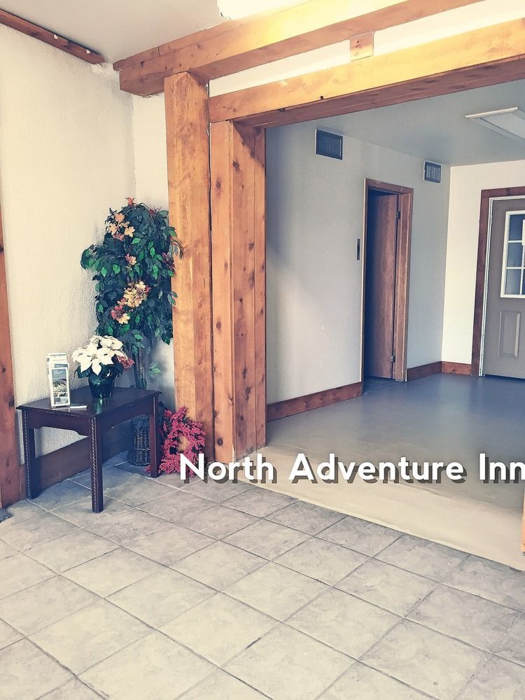 North Adventure Inn Cochrane Buitenkant foto