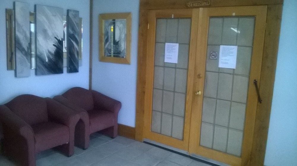 North Adventure Inn Cochrane Buitenkant foto